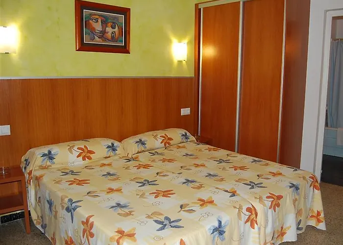 - El Amigo Guest house *