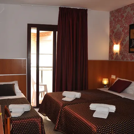 - El Amigo * Льорет-де-Мар